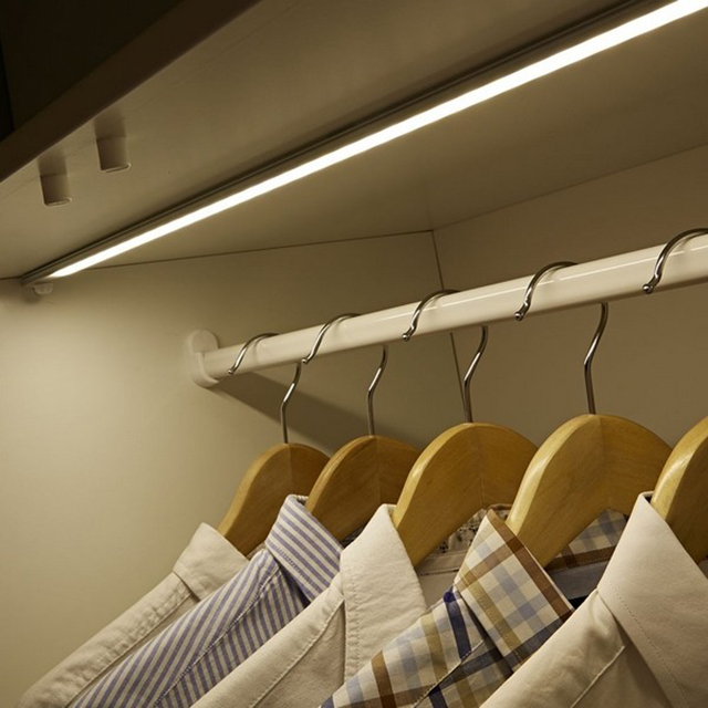 Thanh nhôm định hình LED lắp nổi tủ quần áo